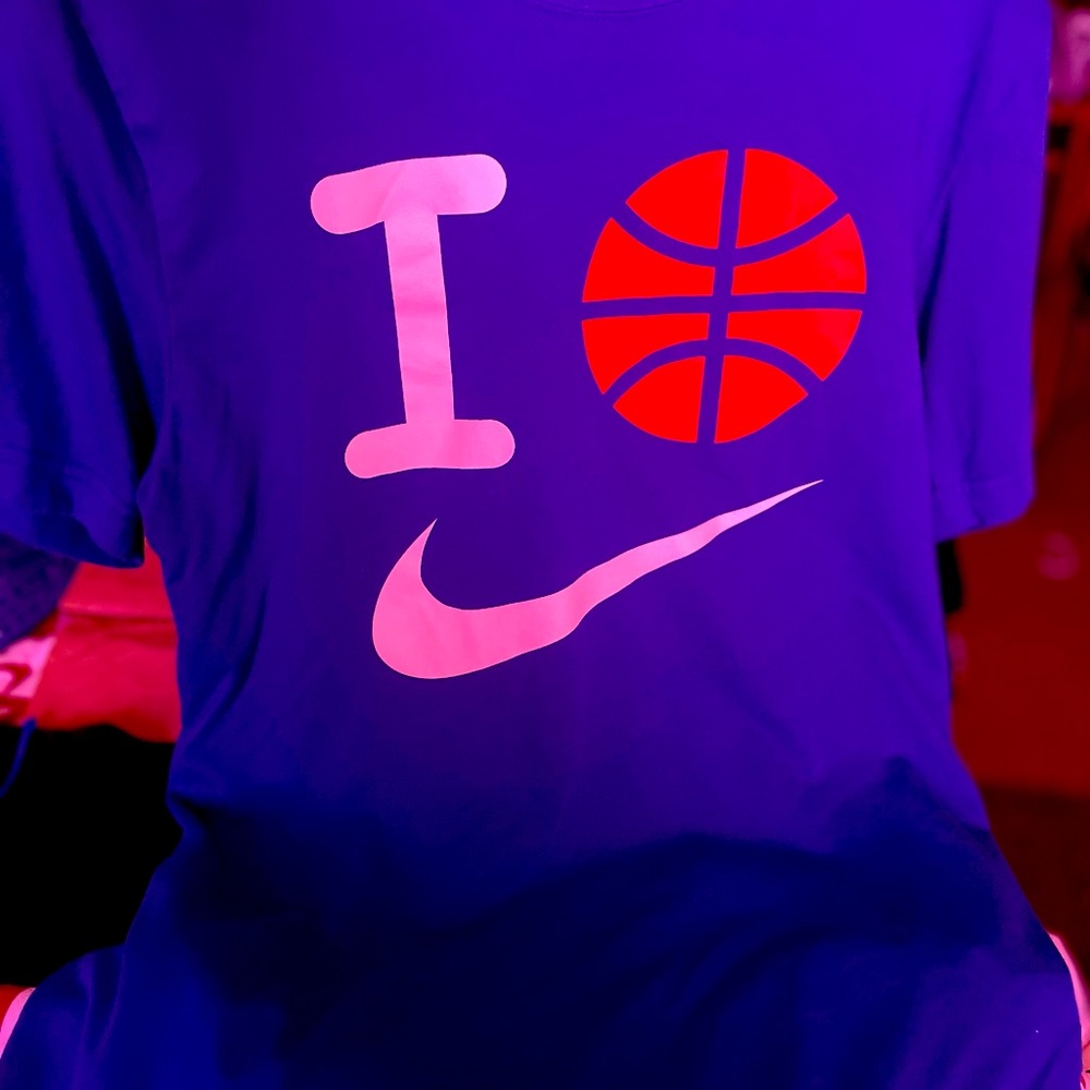 Nike tee shirt .. super cute..